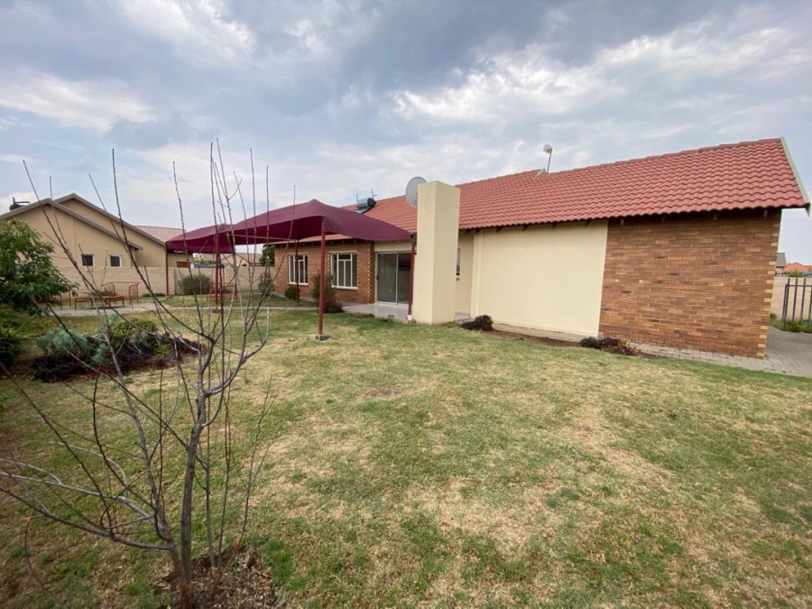 To Let 3 Bedroom Property for Rent in Waterkloof Hill Estate North West